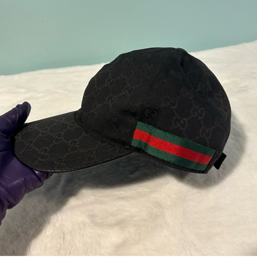 Gucci Black Monogram Cap with Red and Green Accents - Picture 2 of 10